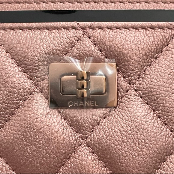 CHANEL 21A 2.55 FLAT CARD HOLDER - Picture 2 of 6